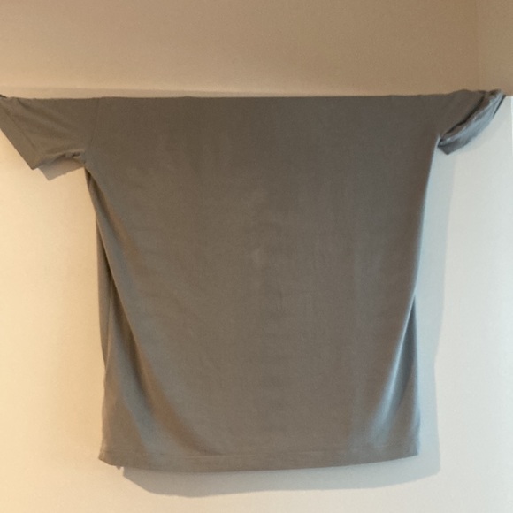 Giorgi Armani Italian-made relaxed-fit buttonless collared shirt - Picture 4 of 10